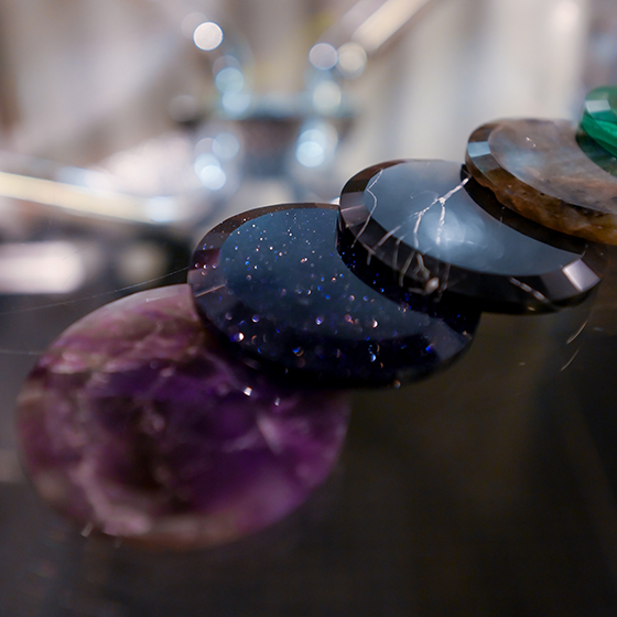 Joerger Design, Valencia, элитная сантехника, дизайн ванной, дизайнерский смеситель, драгоценные камни, аметист, авантюрин, черный мрамор, лабрадорит, инкрустация, декор