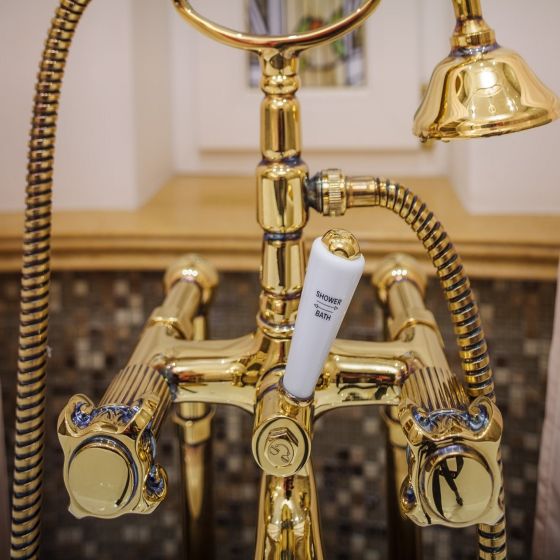 Jörger Design, APHRODITE, klassische Armatur, patiniert, 24 Karat gold, antikgold, Aufputz-Wannenarmatur mit Handbrause