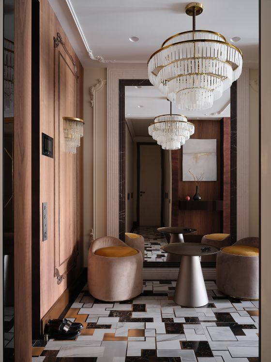 Интерьер дизайнерский, ар-деко, прихожая, дизайнер Екатерина Горбунова, напольная плитка, орнамент, латунь, охра, черный