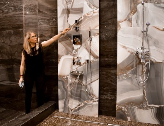 Jörger shower combination of the product lines Turn (left) and Cronos (right).