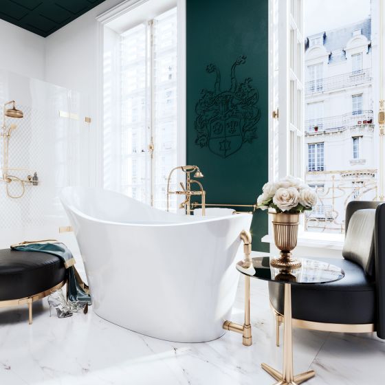 The Delphi tub fittings in sunshine matt. The tub drainpipe and side table leg are just as decoratively finished