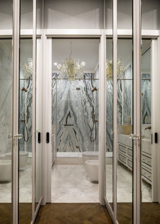 Joerger, интерьер ванной, дизайнер Елена Маркина, смеситель дизайнерский, зеркальная дверь, душевая кабина, мрамор натуральный