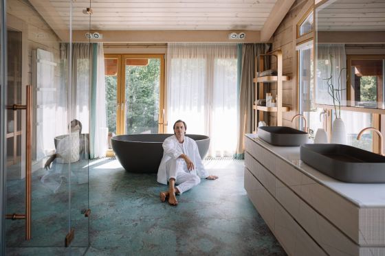 Jörger Design, дизайнер Павел Иванов, Charleston Royal, смеситель однорычажный, дизайнерский, розовое золото, овальная ванна, раковина, oasis, амазонит, дизайн ванной, панорамное окно