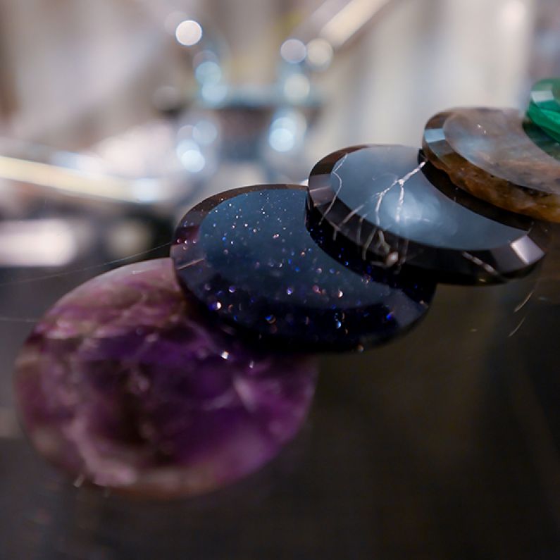 Teaserbild Joerger Design KONZEPT showroom Moscow Valencia precious stones amethyst aventurine blue black marble